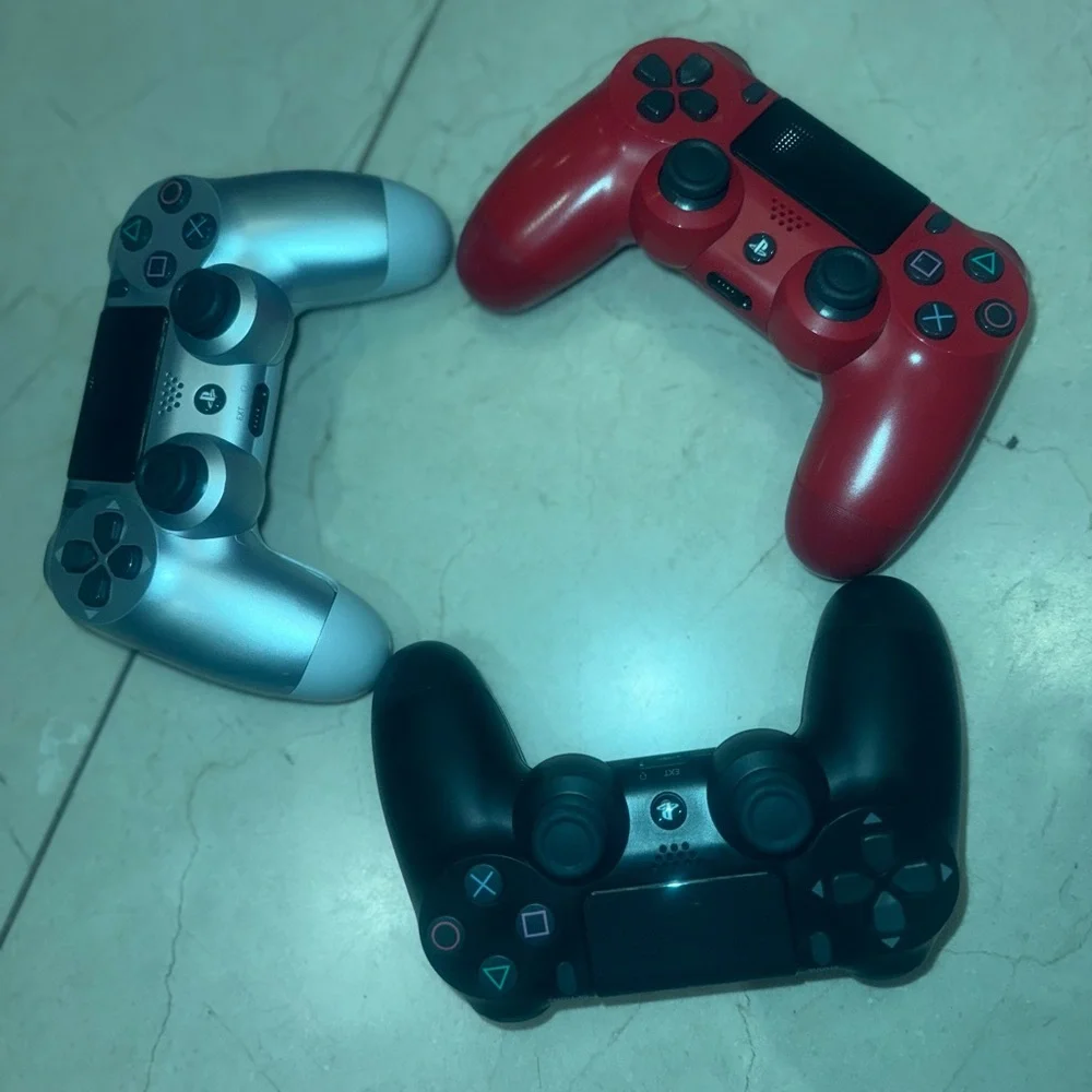 PS4 Pro 1TB + 3 Controllers + Charger Bundle